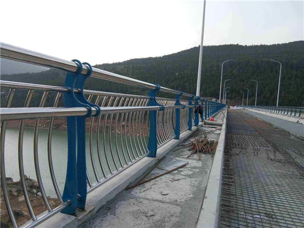 图木舒克不锈钢桥梁护栏的特点及其在桥梁安全中的重要作用