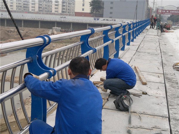 图木舒克不锈钢桥梁护栏除锈维护的重要性及其方法